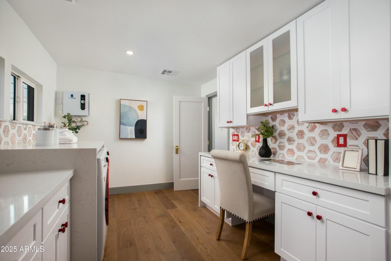 OFFICE/LAUNDRY