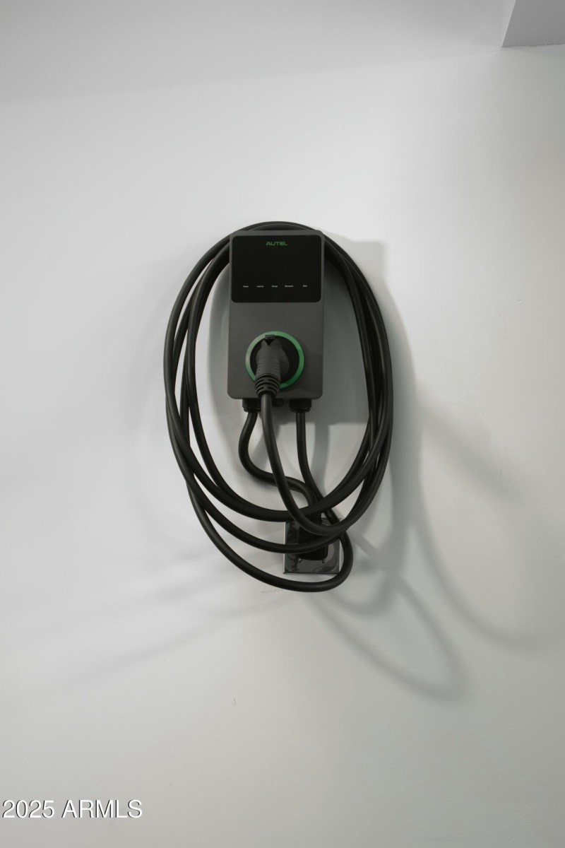 E-V CHARGER