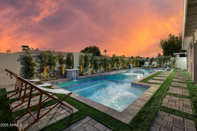 POOL & SPA