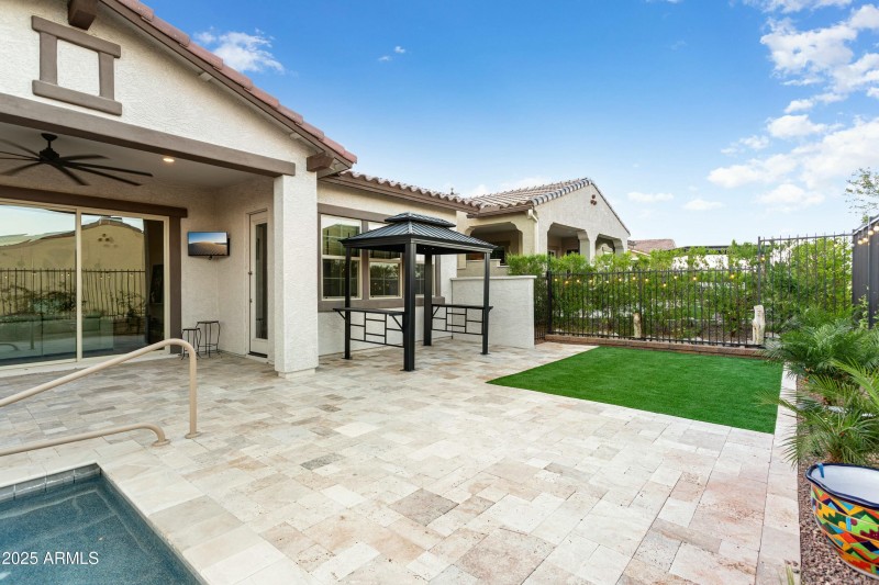 tempImageO5PDQxTRAVERTINE & TURF