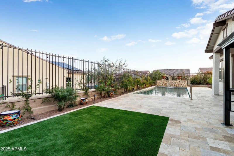 RELAXING BACKYARD