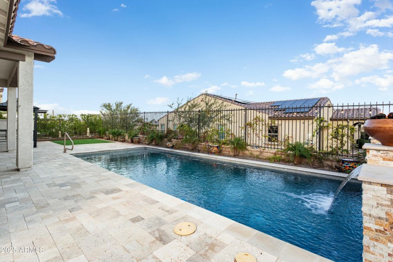 TRAVERTINE PATIO
