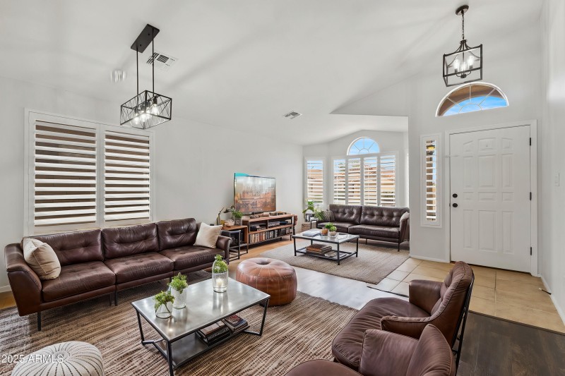 img_006 - Living Room - Industrial - 0