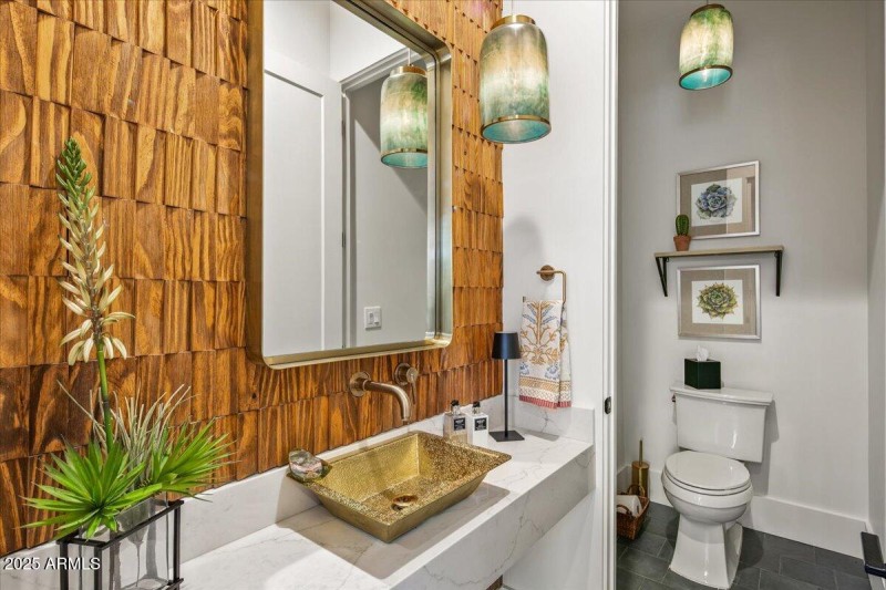 47-Powder Room