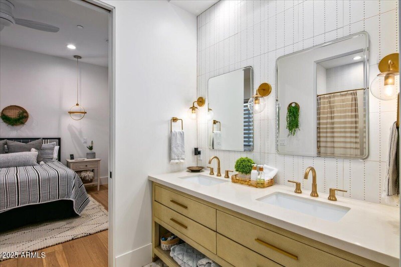 41-Ensuite Bath