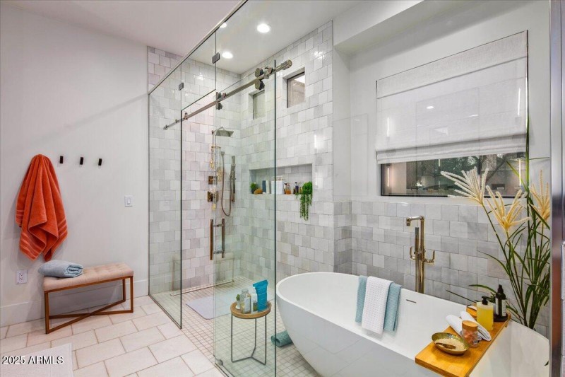 36-Primary Bath & Showers