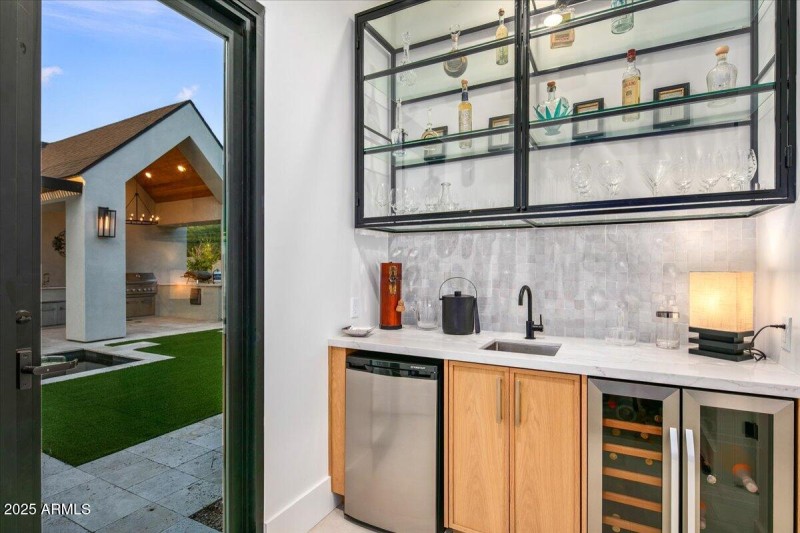 16-Wet Bar