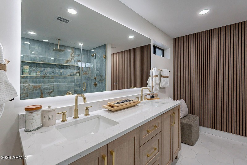 Master Vanity