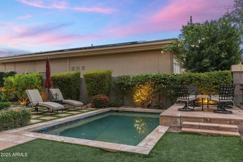 Pool & raised seating