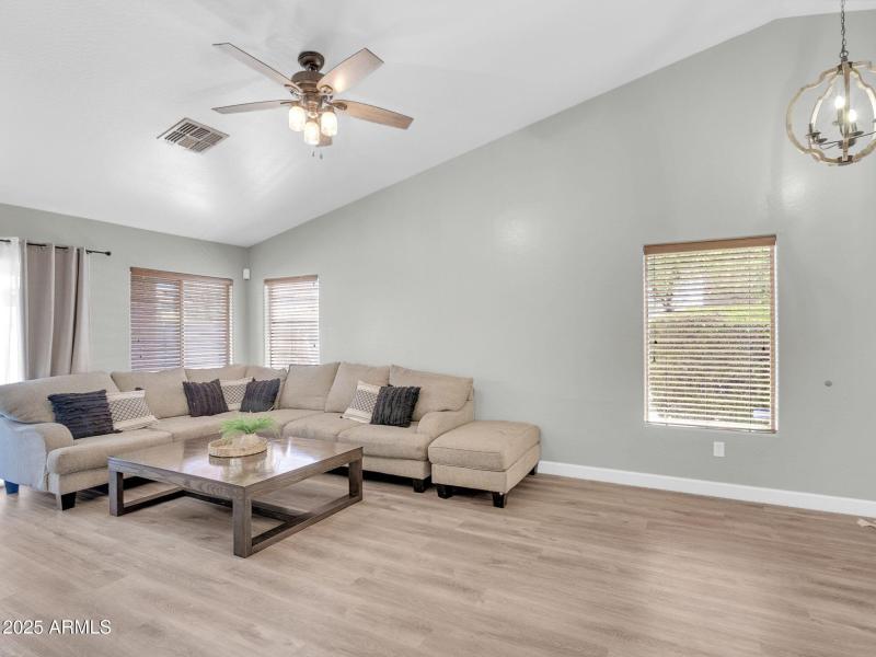 1516 W Nancy Ln-5