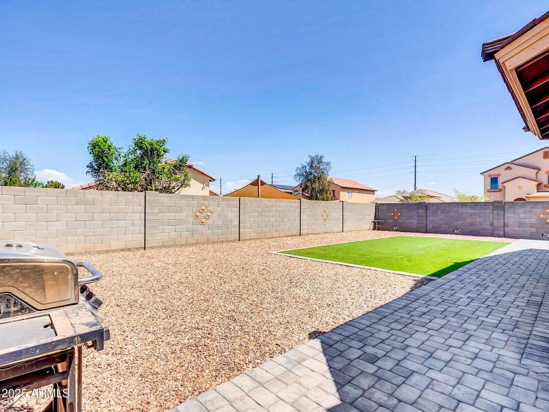1516 W Nancy Ln-25