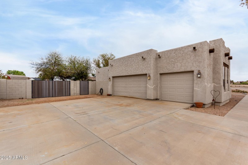 RV Parking/ 3 Car Garage