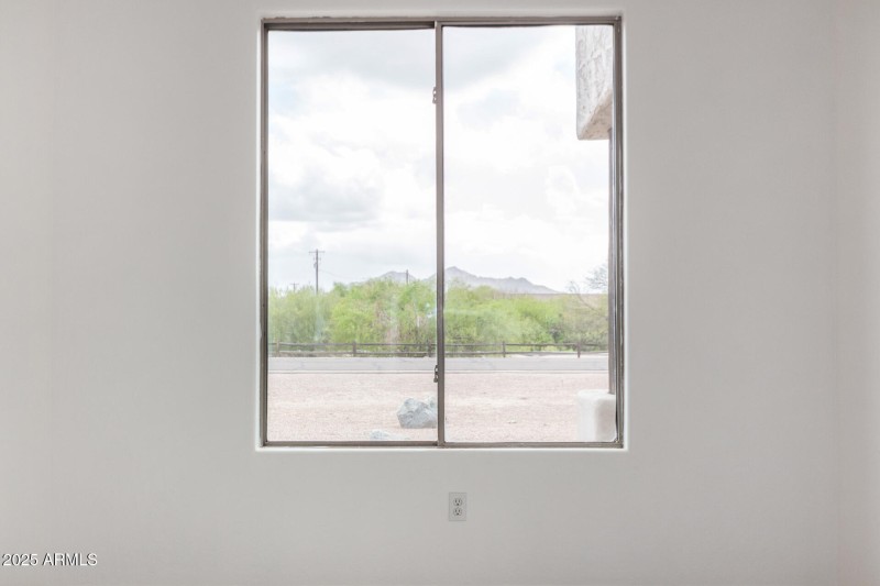 Bedroom 2/ Mountain Views