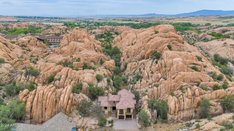 Front-Surroundings