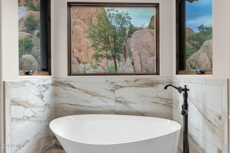 Soaker Tub