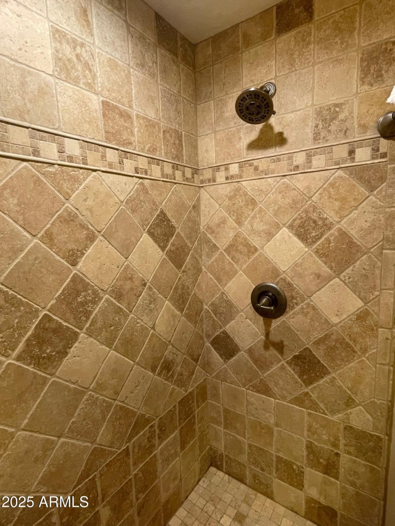 16423HallBath1