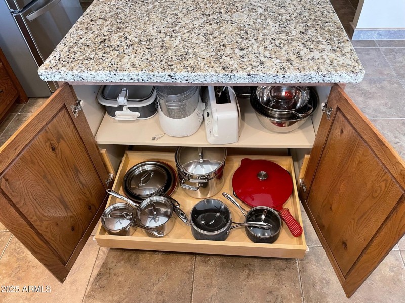 16423Kitchen Island PullOut
