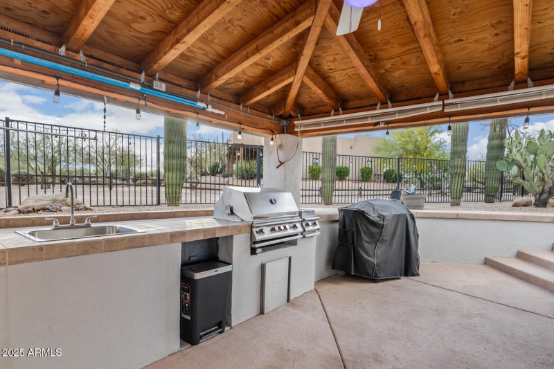 Outdoor Kitchen