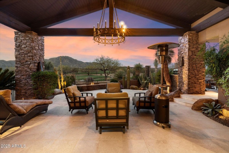 14-Living Room Patio