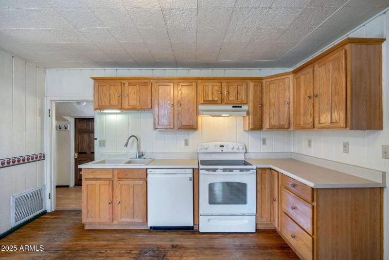 1571ESpruceLn-Pinetop-AZ-9