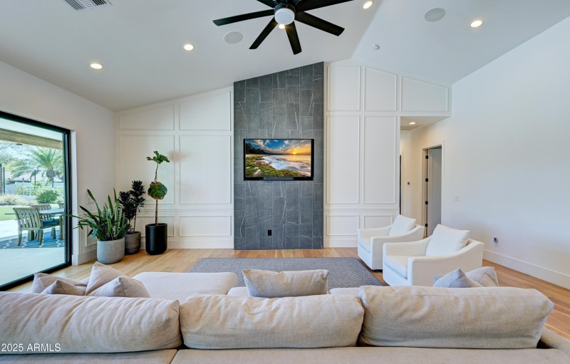 6037 E Charter Oak Rd-10