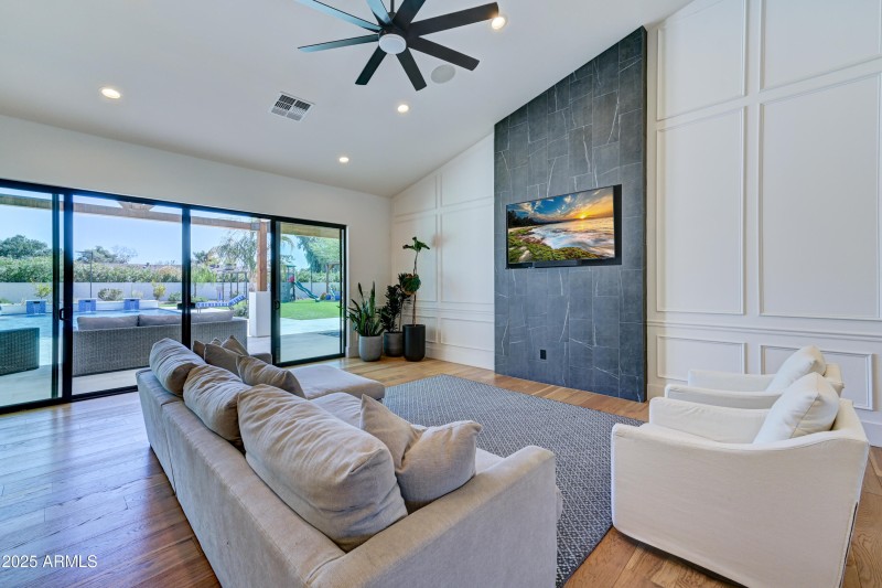 6037 E Charter Oak Rd-9