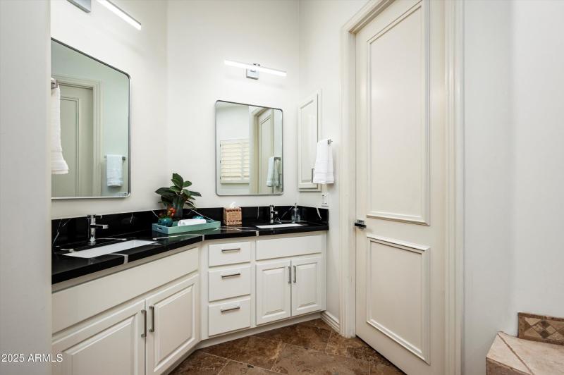 39-5901 E Mountain View Rd-39