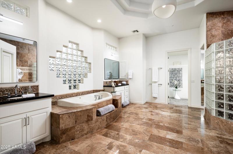 33-5901 E Mountain View Rd-33