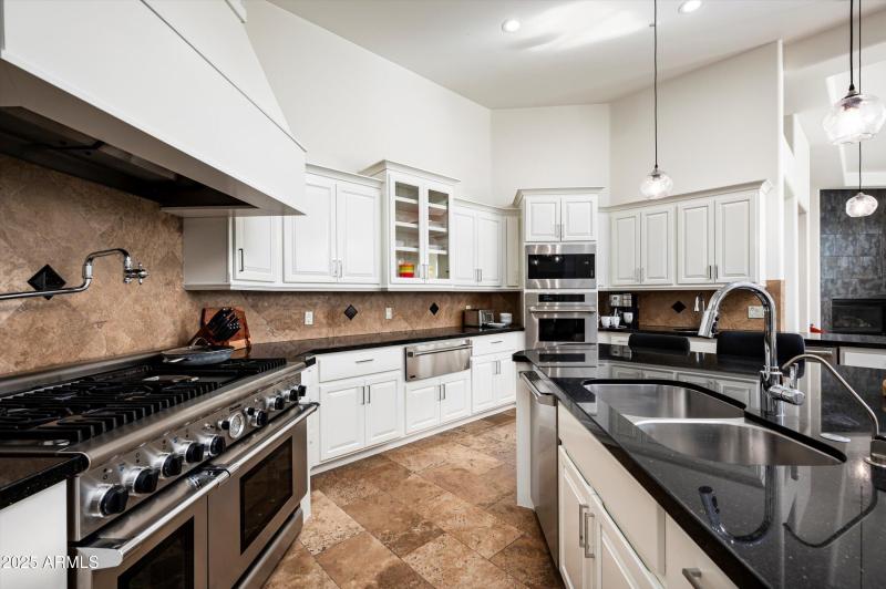 22-5901 E Mountain View Rd-22