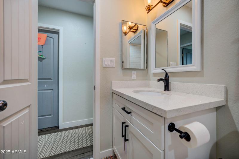 Bathroom 2-2