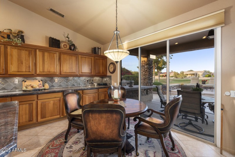 24-Breakfast-Nook