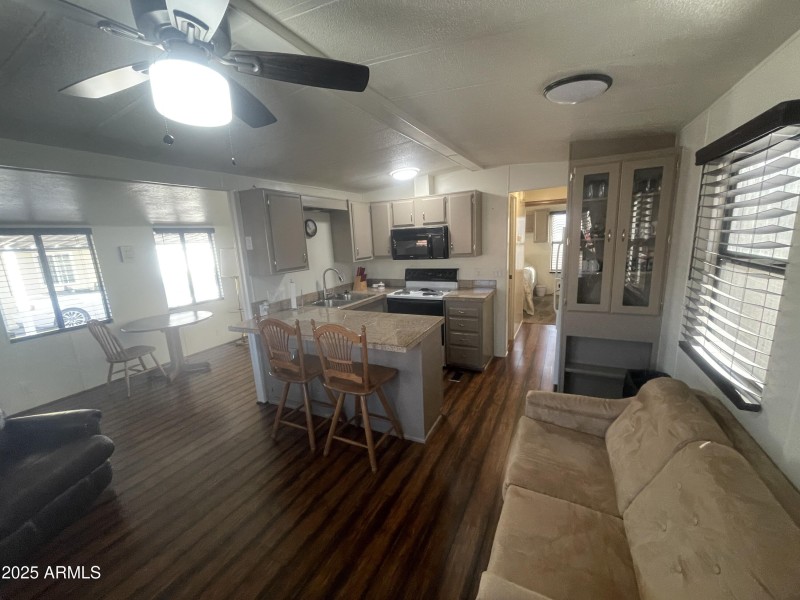 LivingroomToKitchen