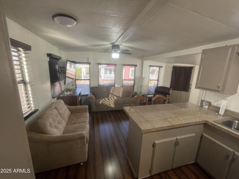 KitchentoLivingRoom