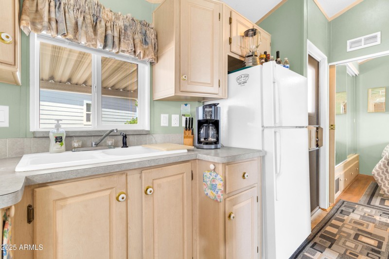 1356 W KIOWA CIR-11