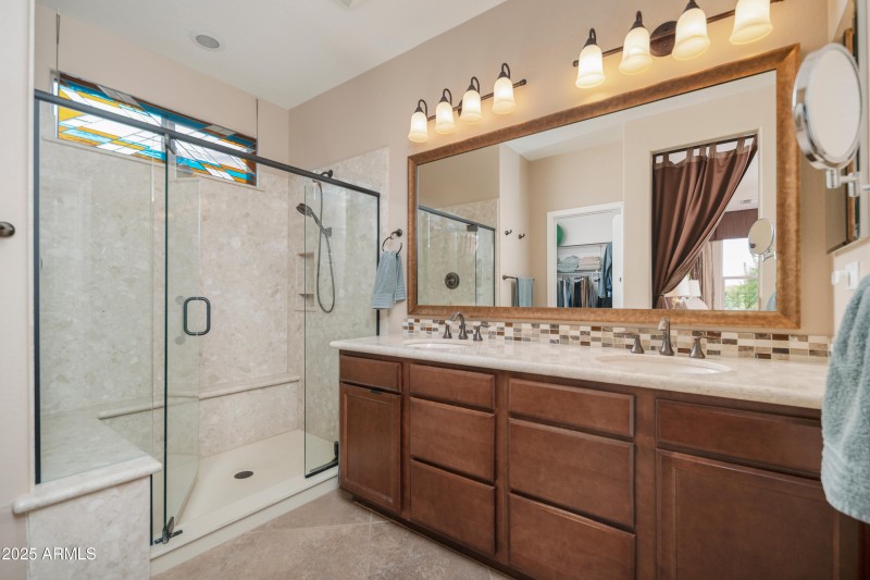 14_En Suite Bath