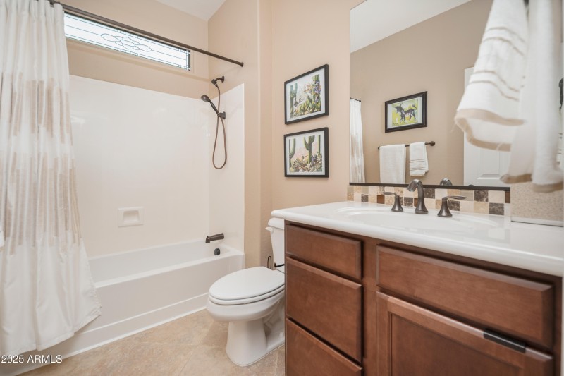 20_Guest Bath