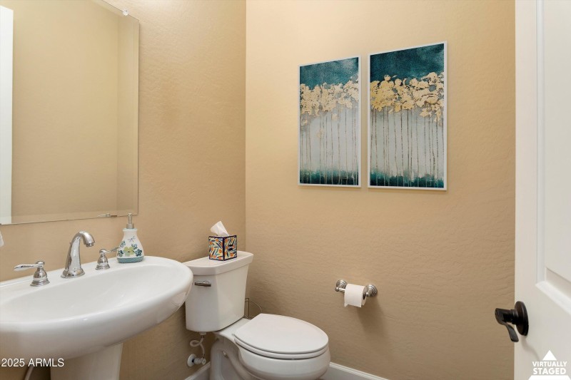 Bathroom 4/Powder Room w/VS