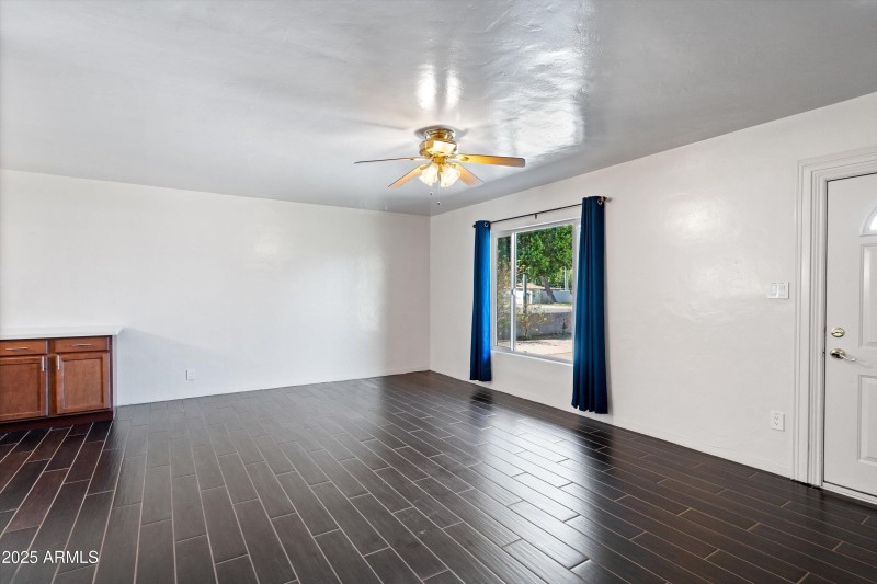 06-Living Room