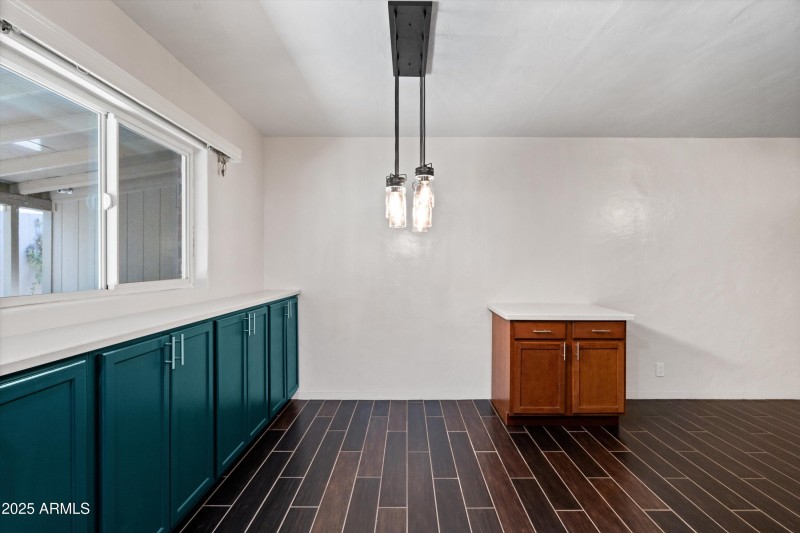 10-Dining Area