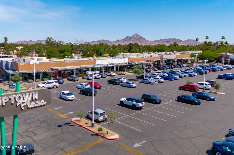 44-Uptown Plaza