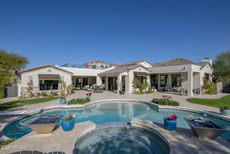 Heated Pool & Spa with Fire Pit