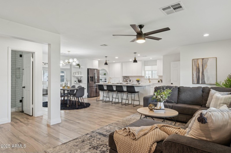 6-web-or-mls-3009-e-whitton-ave