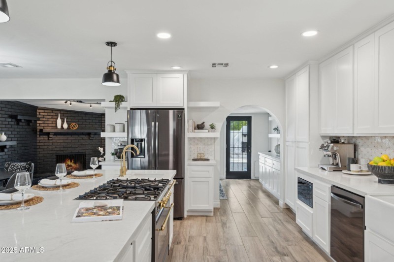 9-web-or-mls-3009-e-whitton-ave