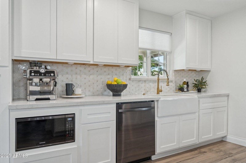 11-web-or-mls-3009-e-whitton-ave