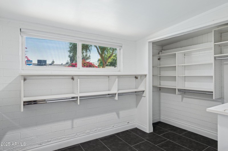 24-web-or-mls-3009-e-whitton-ave