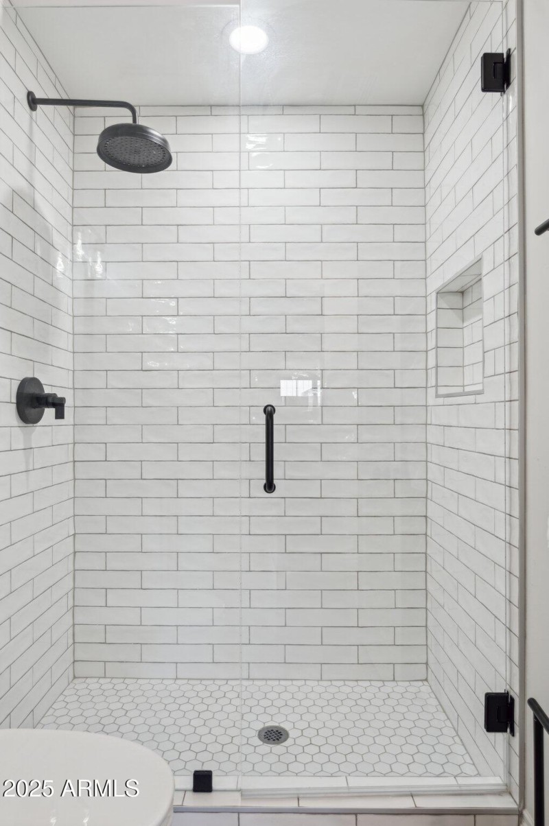 29-web-or-mls-3009-e-whitton-ave