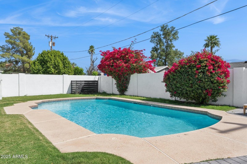31-web-or-mls-3009-e-whitton-ave