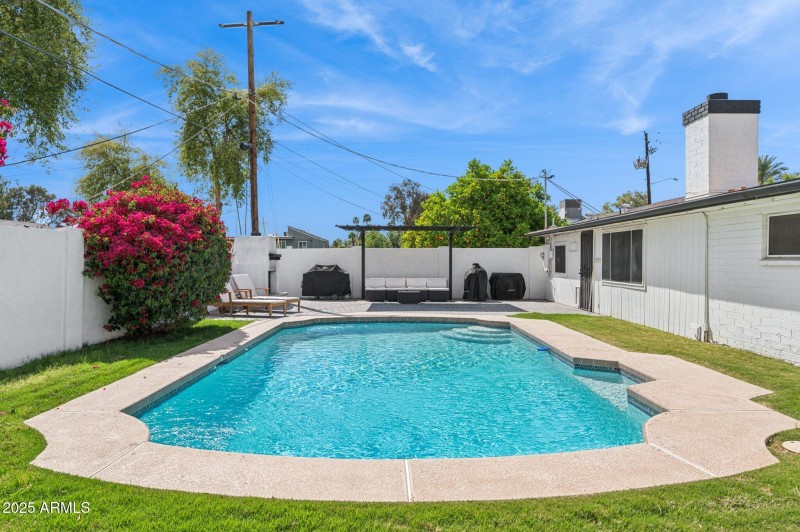 34-web-or-mls-3009-e-whitton-ave