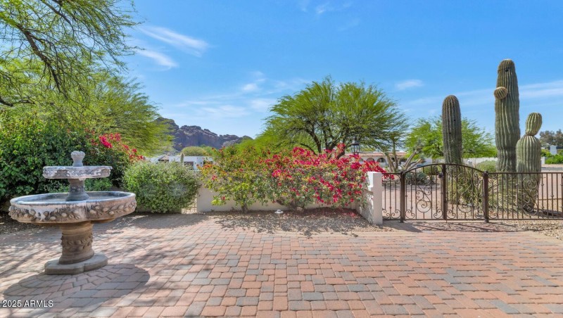 4726 E Sierra Vista Dr