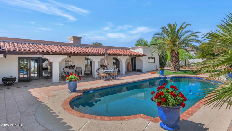 4726 E Sierra Vista Dr-large-023-016-TOD